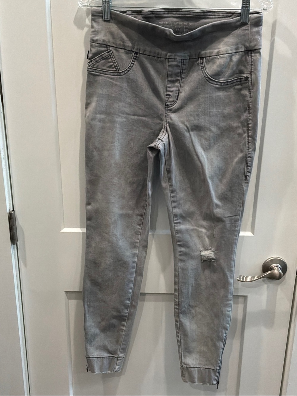 Rock & Republic 10M Gray Black Women's Jeggings Subtle Distress Skinny Stretch